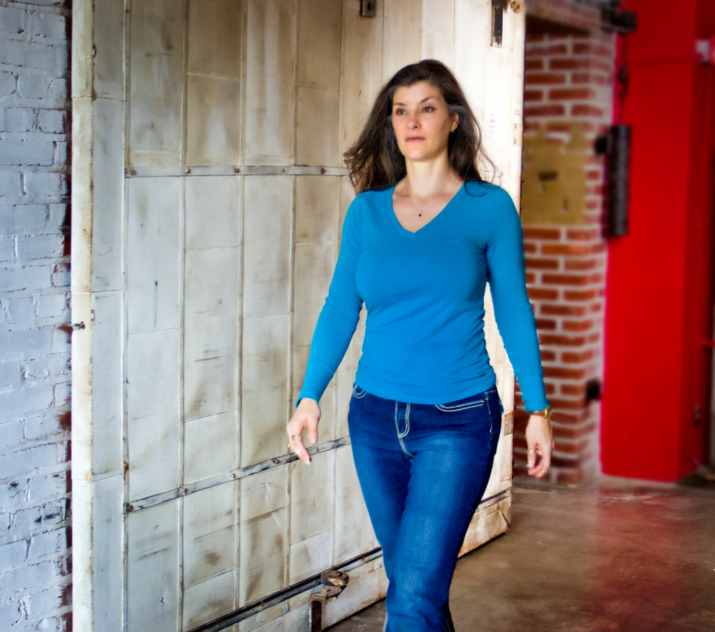 Concealed carry under casual clothing – Lady Defender with cushioned comfort for discreet concealed carry